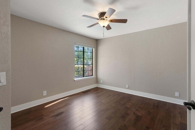 Gorgeous Executive Level Home 4 beds 3 baths close to hospitals and courthouse