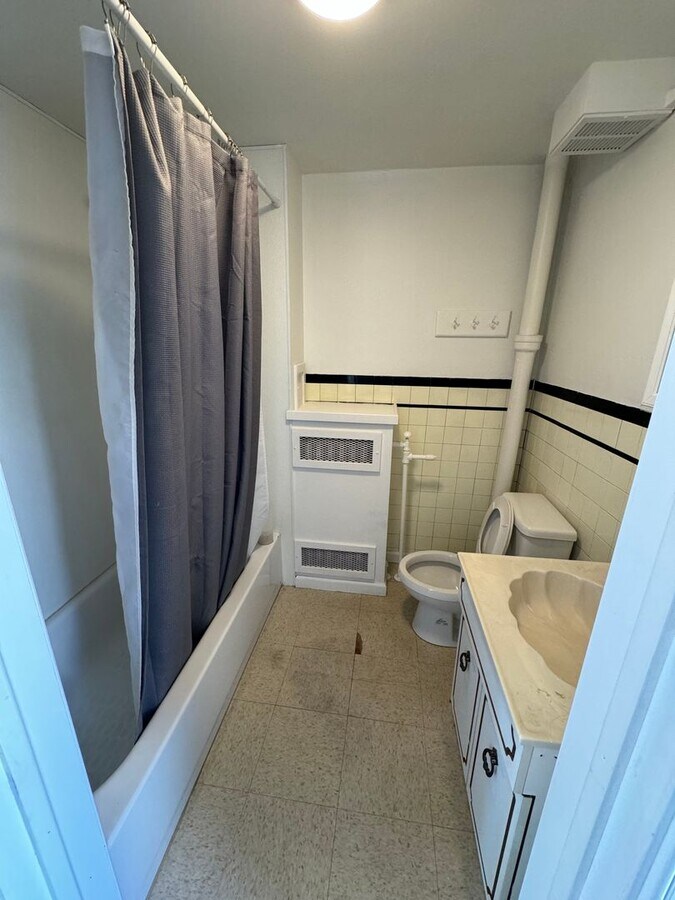 1B/1Bath House In The Heart of Conshohocken! Rental House Rental in