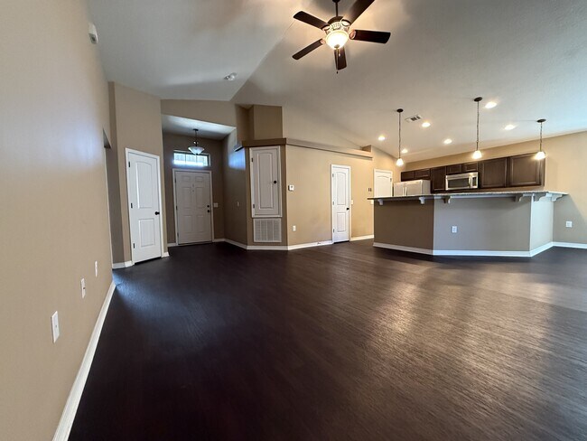 Photo - 233 Croft Cir