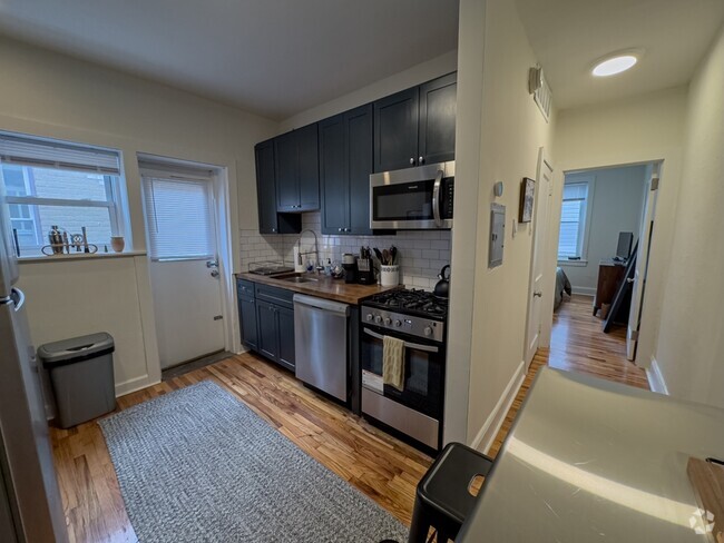 Building Photo - 338 Lombard St Rental