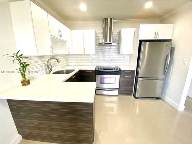 Building Photo - 1836 Arthur St Unit 16