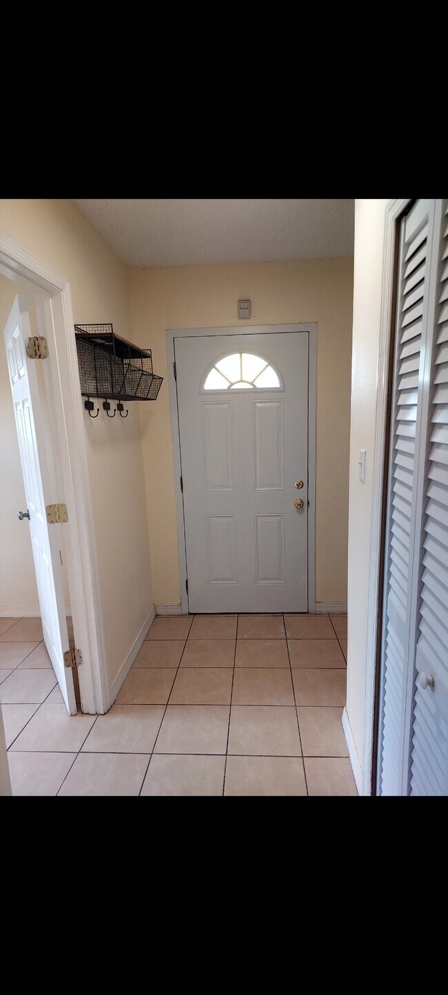 Photo - 409 E Cherry St