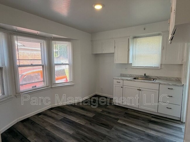 Photo - 18286 Oakfield Ave