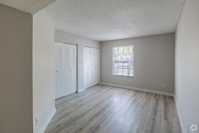 2 habitaciones, 2 baños, 1065 pies cuadrados, dormitorio principal - Briar Landings