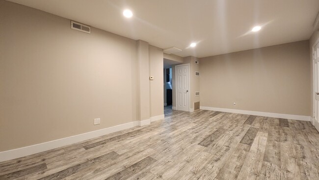 7512 Cromwell Dr Unit Lower Level