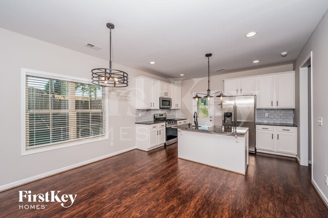 Photo - 125 Ridgefield Ln