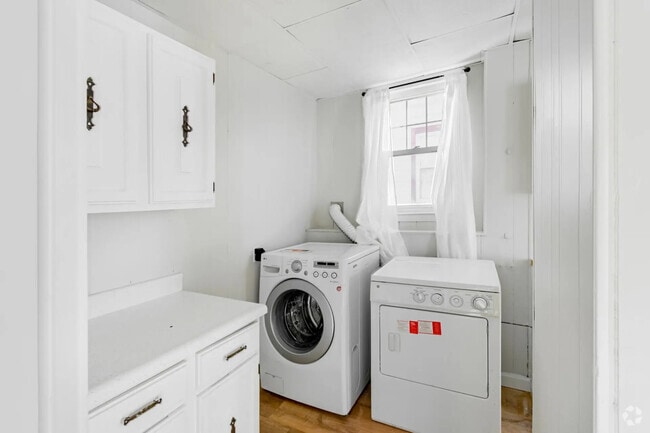 Building Photo - 34 Falcon St Unit 1 Rental
