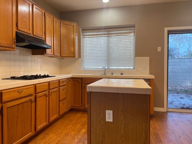 Photo - Large 5 bedroom 3 bathroom N/E Fresno home...