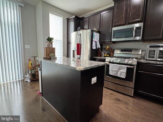 Photo - 310 White Oak Way