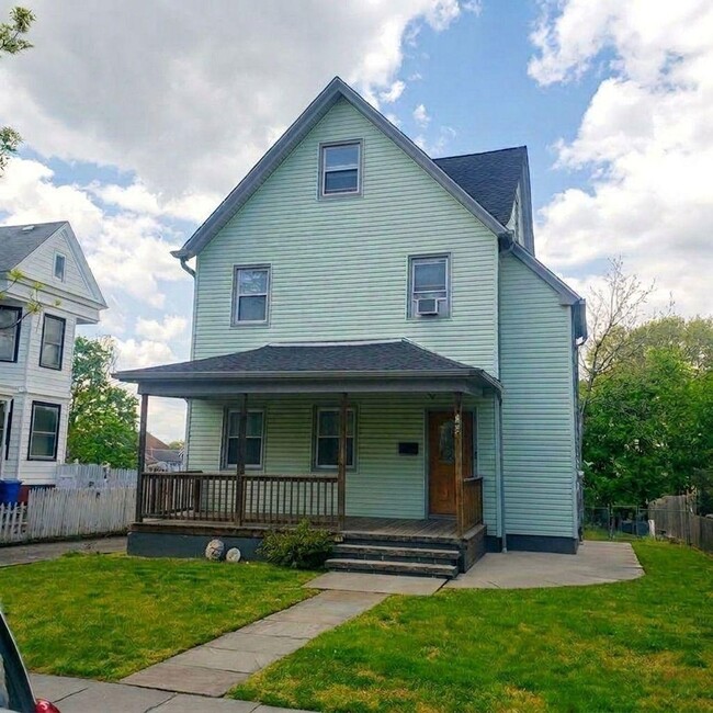 Building Photo - 166 Carmita Ave Unit 2