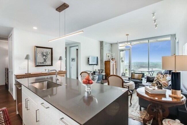 Building Photo - 301 West Ave Unit 2007