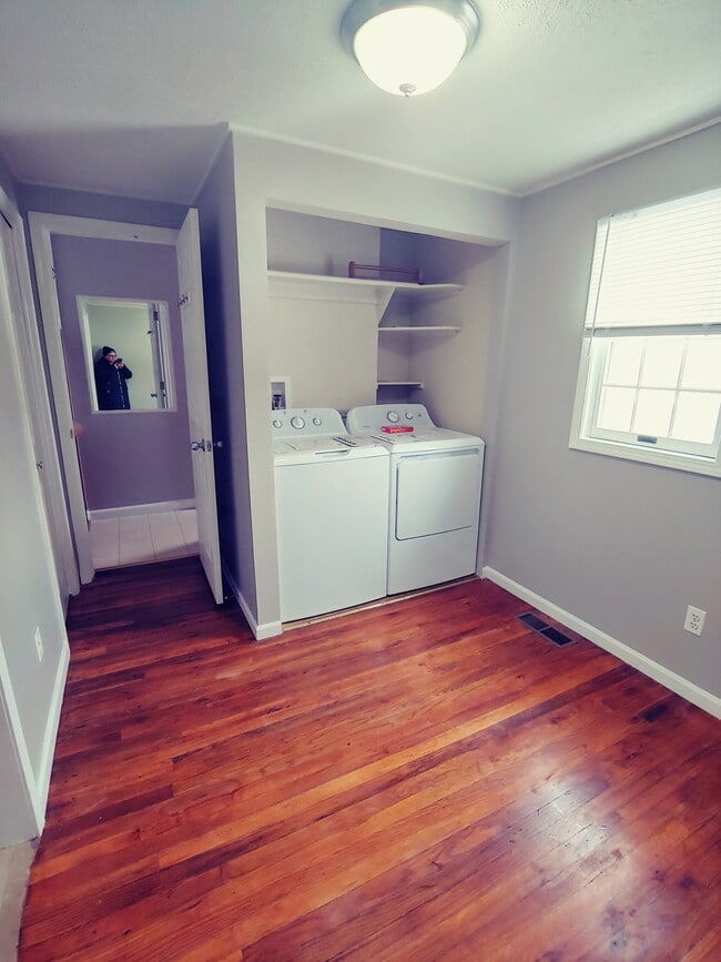 Building Photo - 77 Longfellow Rd Rental