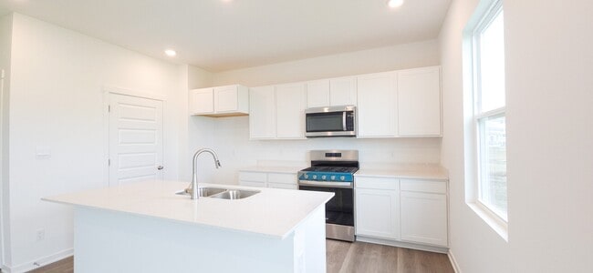 Photo - 108 Cressmoor Blvd