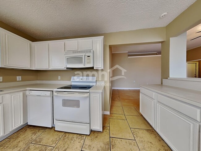 Photo - 2017 Lake Pointe Dr