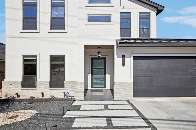 Building Photo - 15108 General Williamson Dr