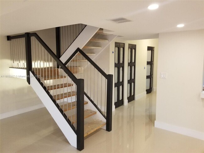 Photo - 907 NE 27th Ave