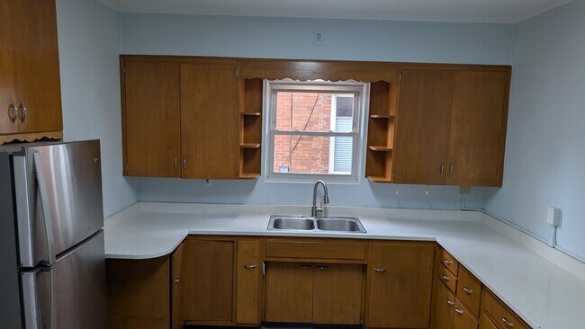 kitchen - 2006 52nd St Unit #1