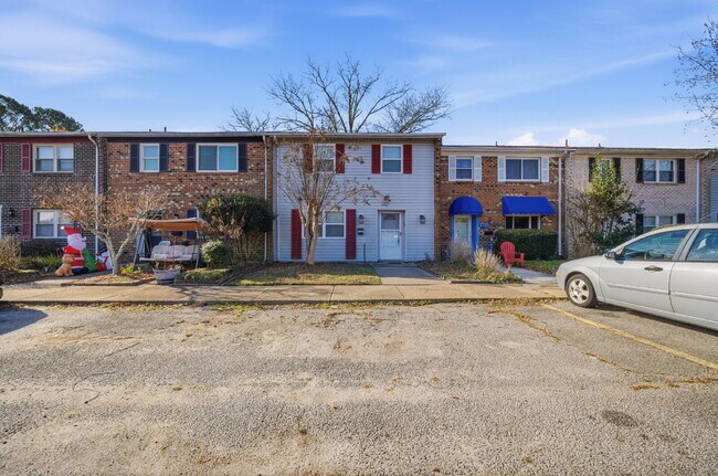 Photo - OPEN HOUSE SATURDAY THE 20TH 1PM-3PM! Three-bedroom, two-and-a-half bathrooms in Pembroke Meadows!