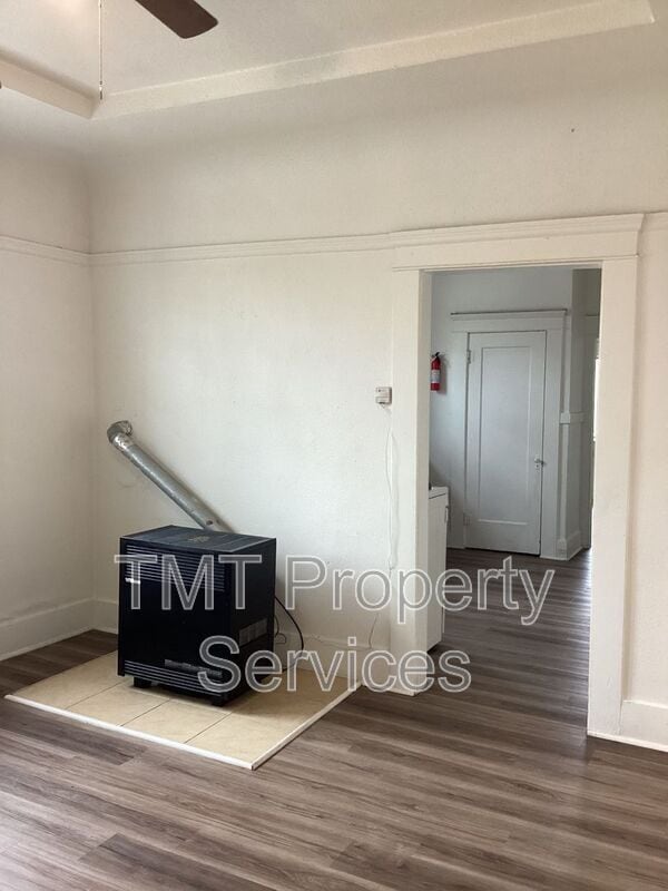 Photo - 204 W Oak St