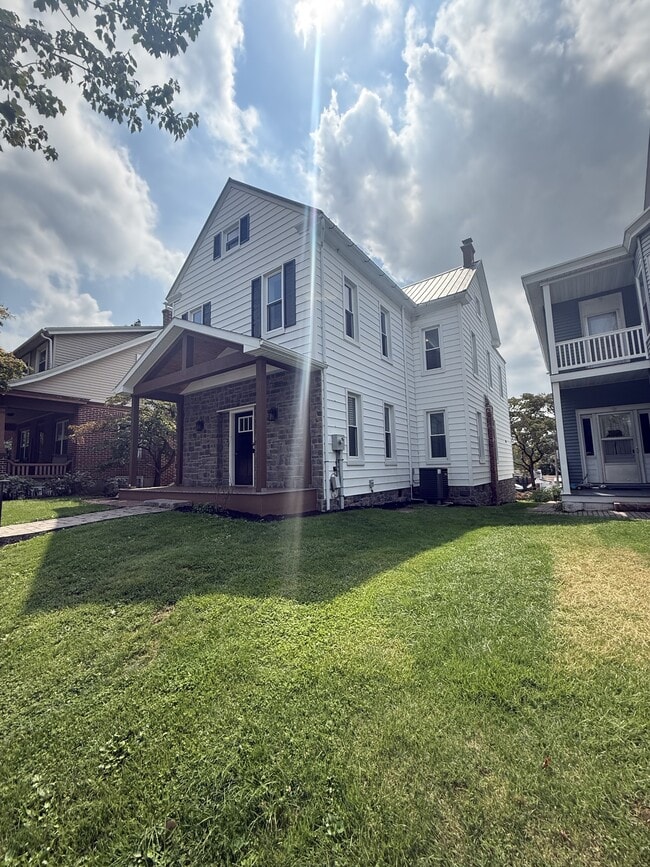Photo - 315 E Main St