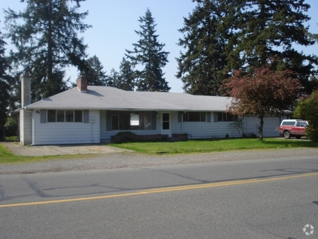 Building Photo - Spacious 3 Bedroom 1 3/4 Bath in Tacoma!!!! Rental