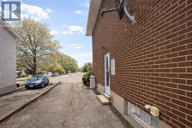 Photo - 125 Henry St