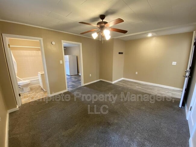 Photo - 220 E 7th St