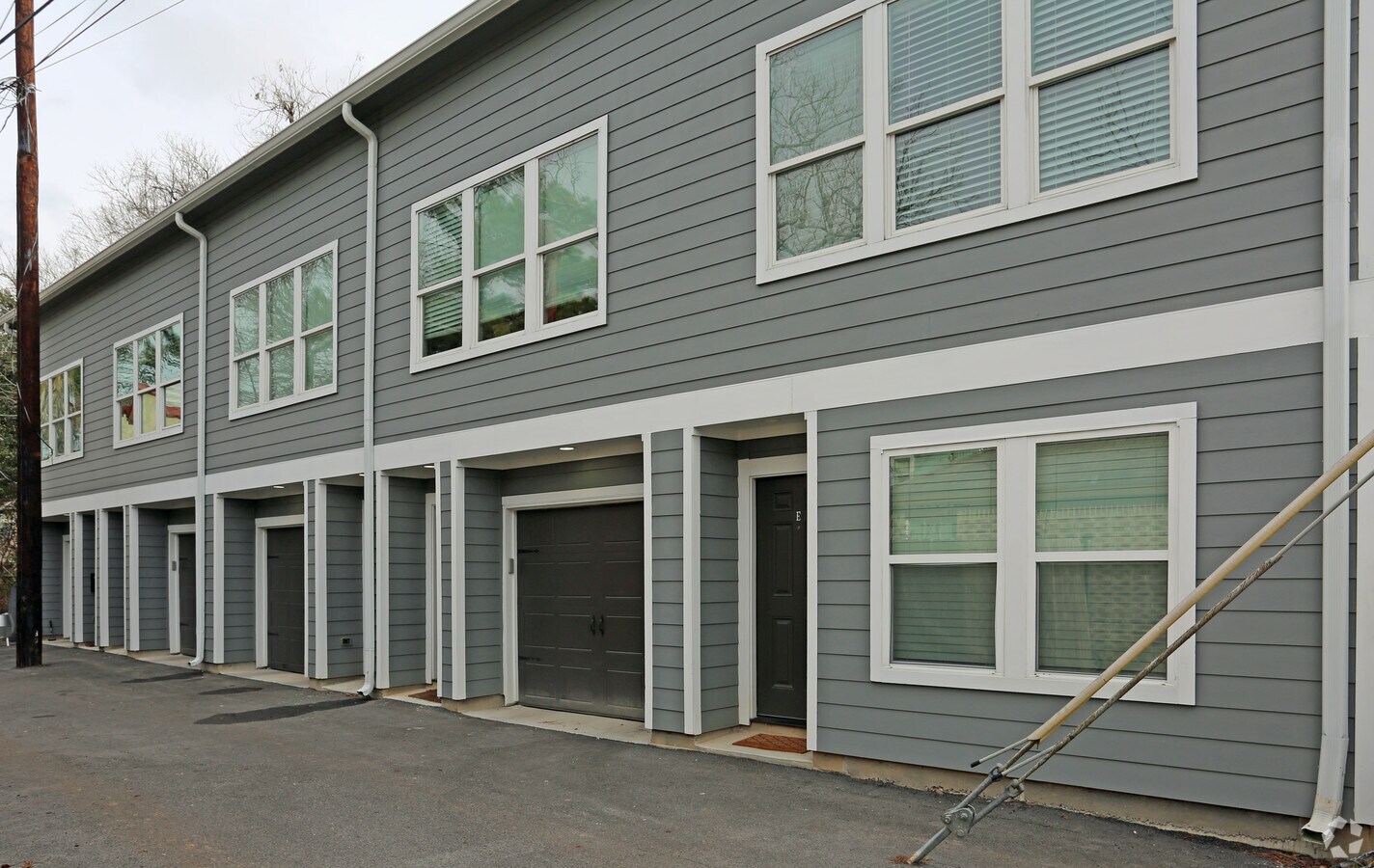 Photo - 715 W 13th St