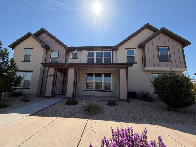 Building Photo - 644 Rosa Ln