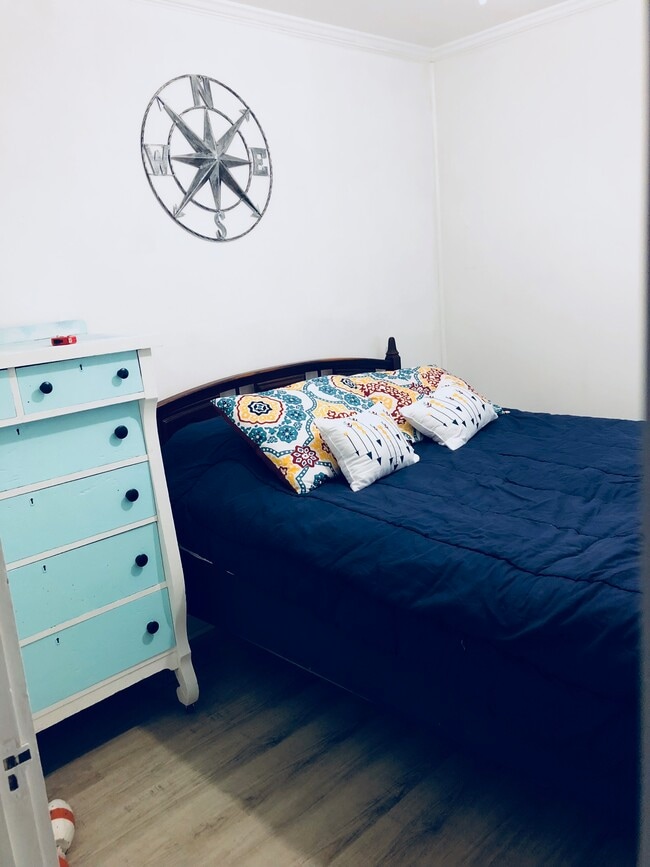 Dormitorio 1 - 606 Lantana St