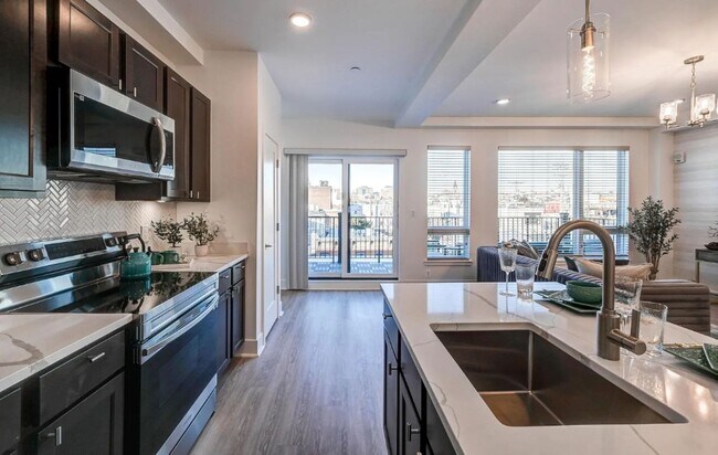 Photo - 601 S Broadway