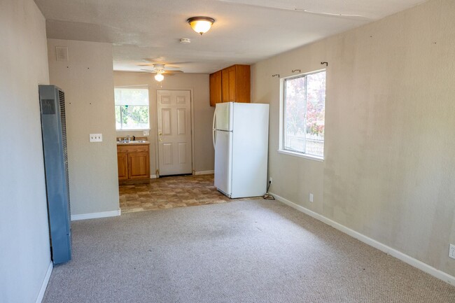 Building Photo - 2112 Tenth St Unit B