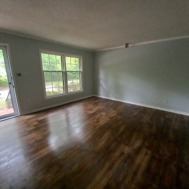 Sala de estar - 10417 White Pine Rd