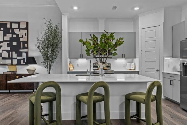 Photo - 476 Suffield Dr