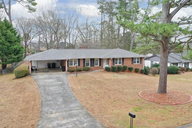 1055 Tuxedo Dr