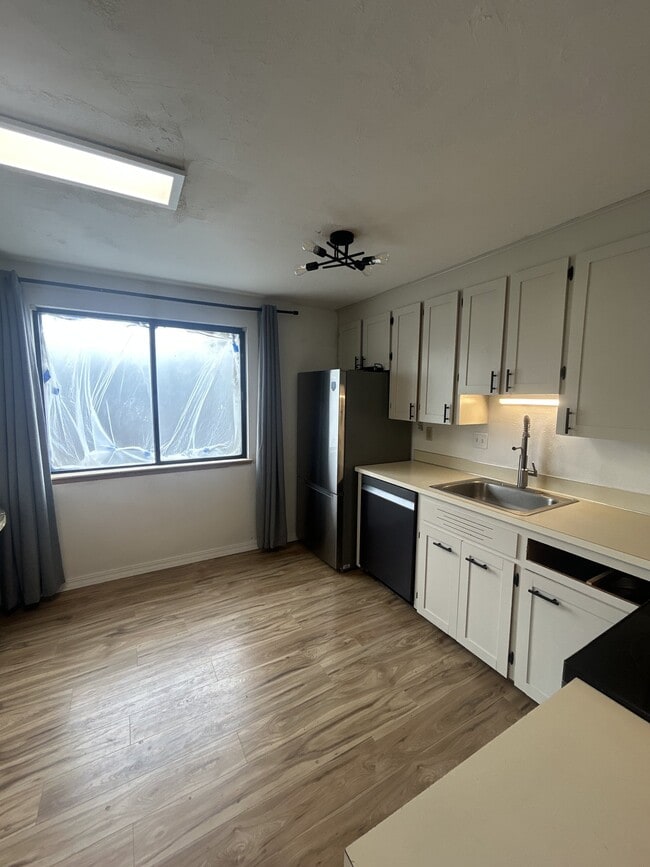 Photo - 1808 Regal St