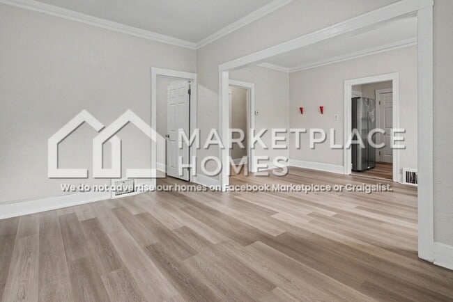 Photo - 15560 LaSalle St