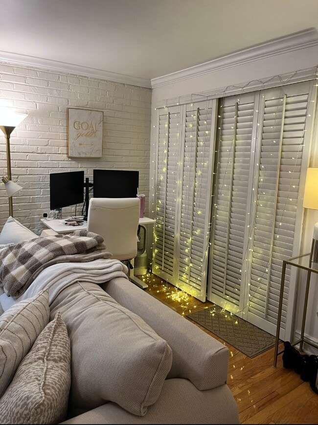 Photo - 643 W Barry Ave