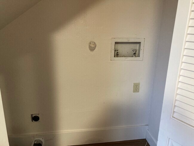 Laundry Room - 201 2nd Ave