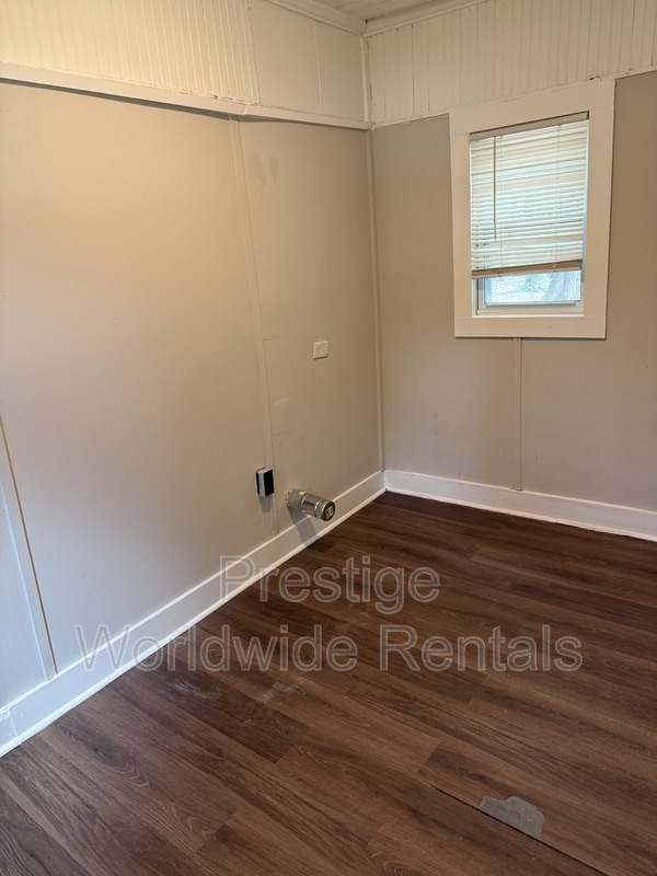 Photo - 1048 Brooks Rd