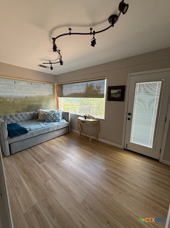 Building Photo - 901 Madrona Dr