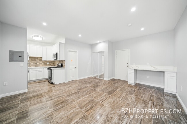 1267 1/2 Vin Scully Ave-3 - 1267 1/2 Vin Scully Ave-3 Apartment Unit 3
