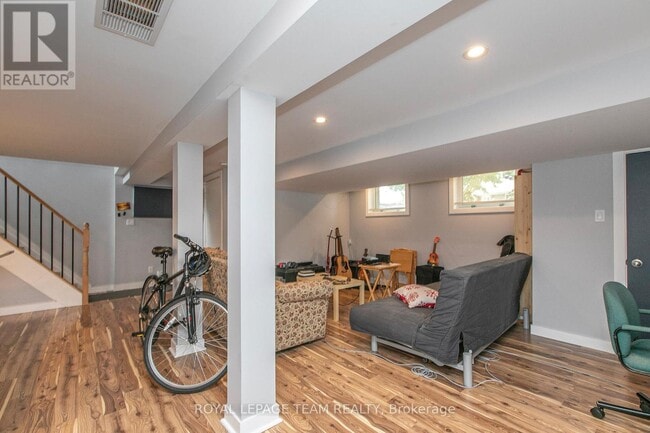 Photo - 1579 Digby St