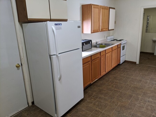 Building Photo - 201 E 1st St Unit #B