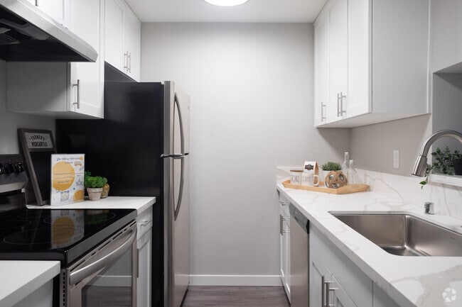 1BR, 1BA - 644 SF