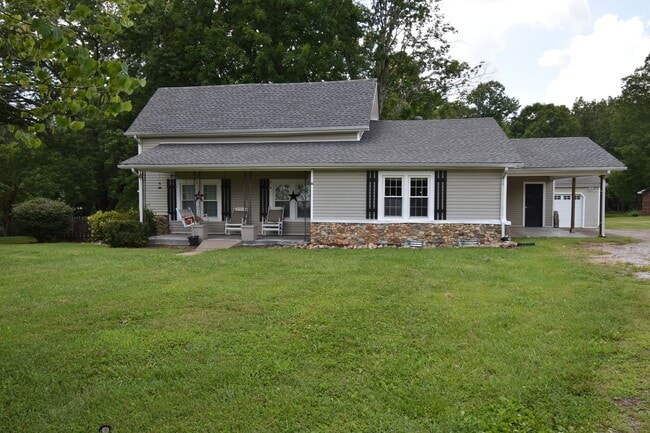 Building Photo - 2 Bedroom Home For Rent in The County!