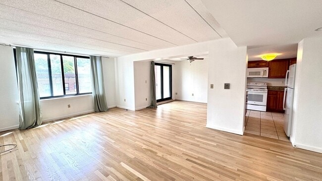 Photo - 85 Brainerd Rd Unidad 404