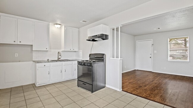 Photo - 612 Marshall