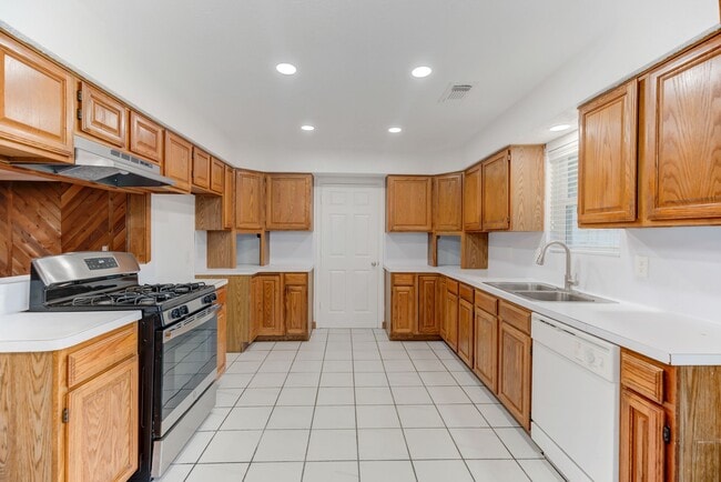 Photo - 726 Parkhill St