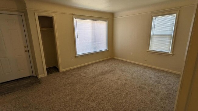 Photo - 1066 Howard St SE